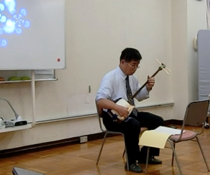 三味線の演奏